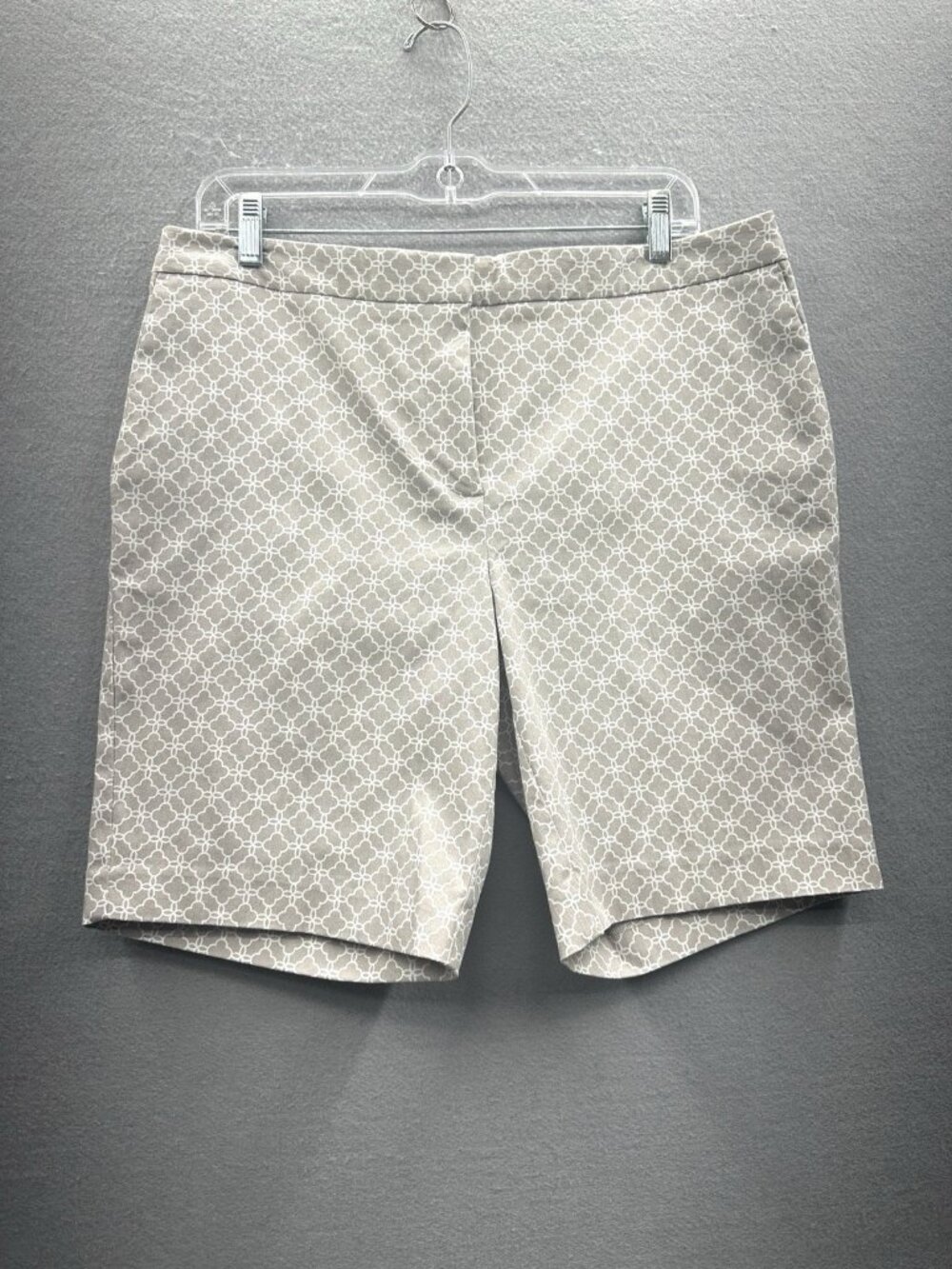 Mario Serrani Shorts Womens 12 Gray White Geometric Stretch Bermuda Dress Chino